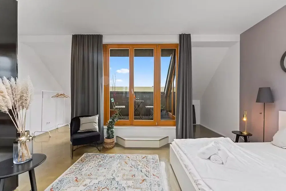 Schlafzimmer; tageslicht, moderner stil