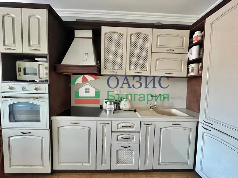 Kitchen; kitchen appliances, natural light