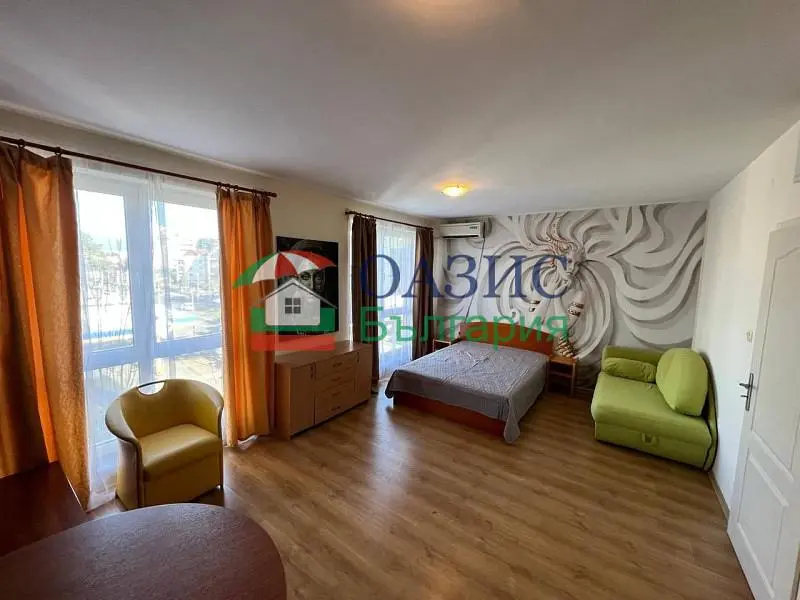 Bedroom; wood floor, natural light