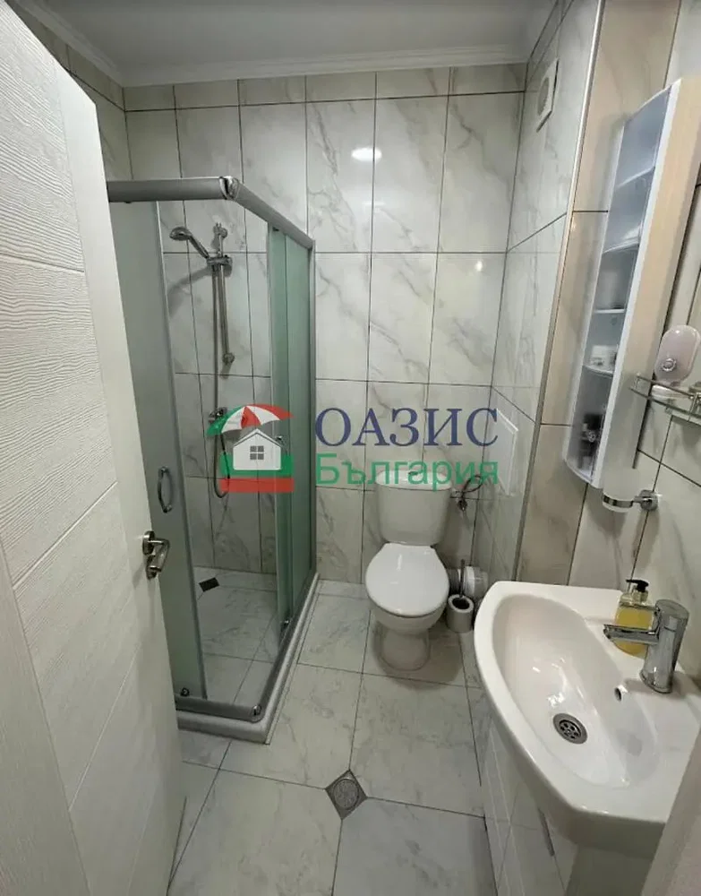 WC; talne ploščice, po prenovi, naravna svetloba