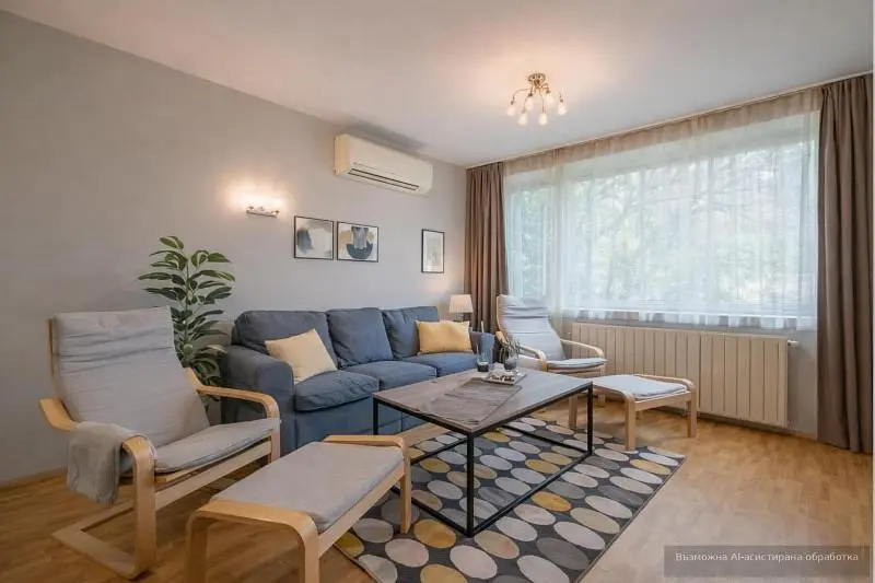 Wohnzimmer; holzboden, tageslicht, moderner stil