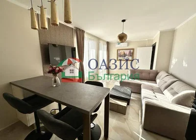 Soggiorno; stile moderno, pavimento in legno, luce naturale, pavimento in piastrelle