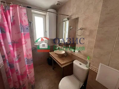 Toilette; pavimento in piastrelle, ristrutturato