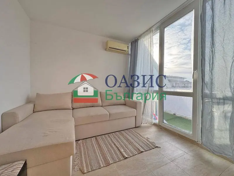 Living room; tile floor, view, natural light