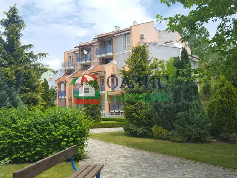 House and surroundings; view, natural light