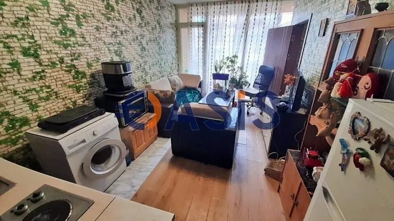Kitchen; kitchen appliances, wood floor, natural light
