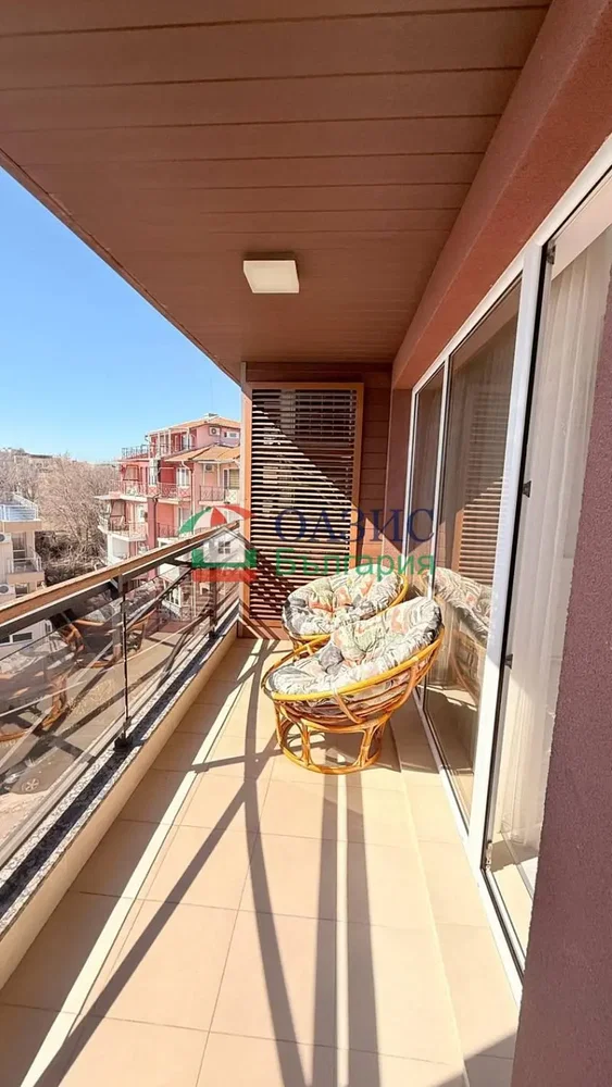 Balcony; tile floor, view, natural light
