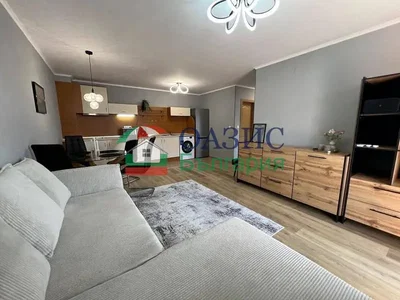 Woonkamer; houten vloer, natuurlijk licht, moderne stijl