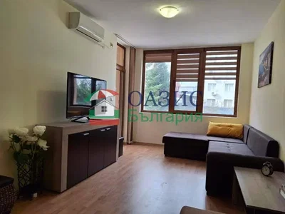 Living room; wood floor, natural light, modern style