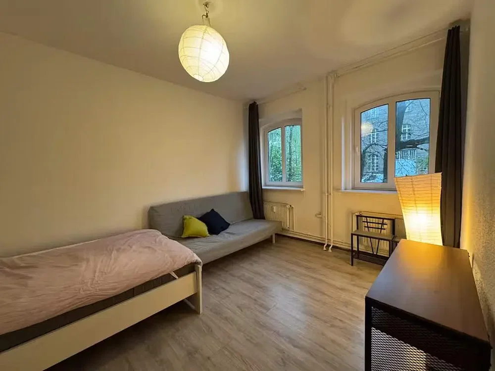 Schlafzimmer; tageslicht, holzboden