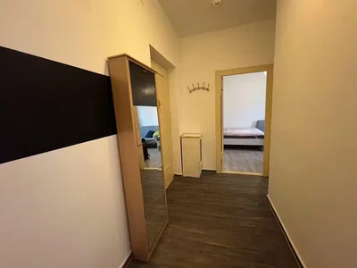 Kammer; holzboden, tageslicht