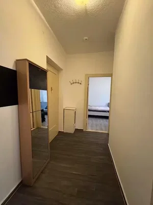 Kammer; holzboden, tageslicht