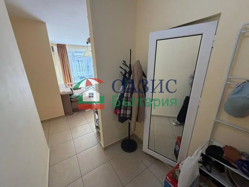 Cloakroom; tile floor, natural light