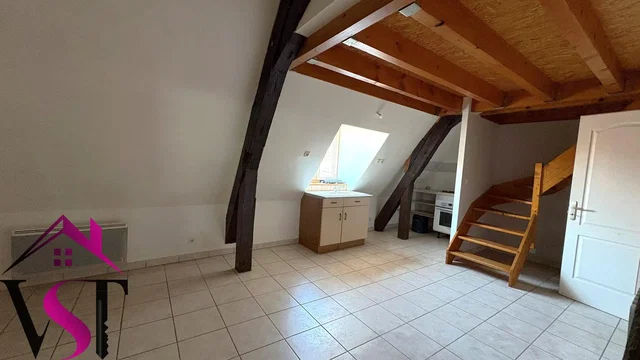 Ostatní; dřevěné trámy, dlažba, přirozené světlo
