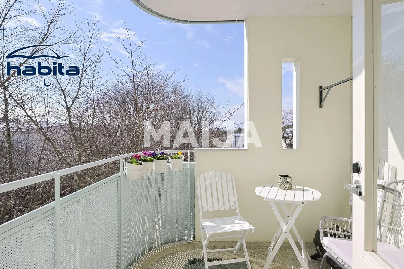 Balcony; view, natural light