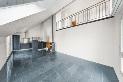 Kitchen; tile floor, kitchen appliances, high ceiling, natural light