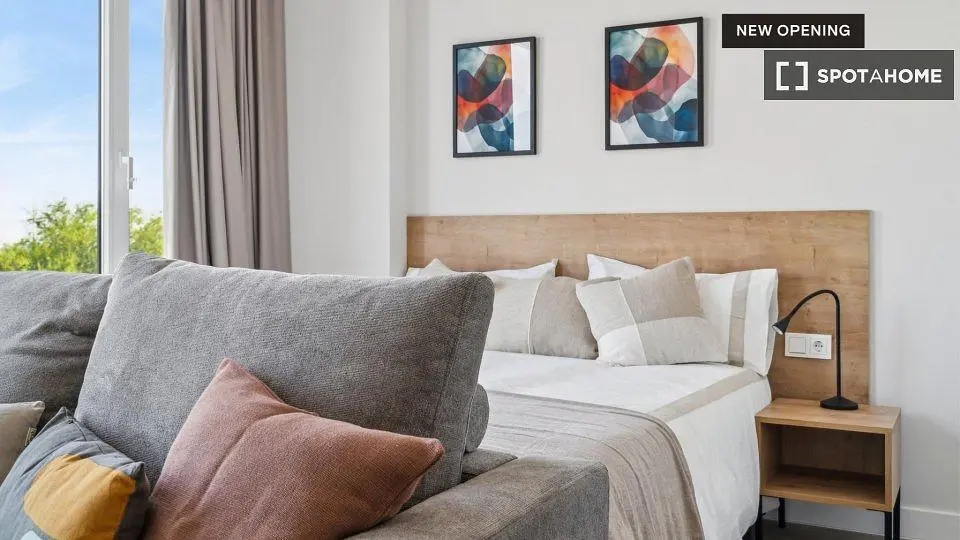 Yatak odası; doğal ışık, modern stil