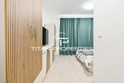Camera da letto; pavimento in legno, luce naturale, ristrutturato
