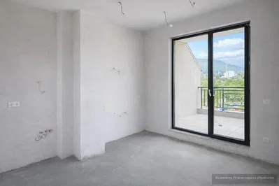 Otro; necesita renovación, luz natural