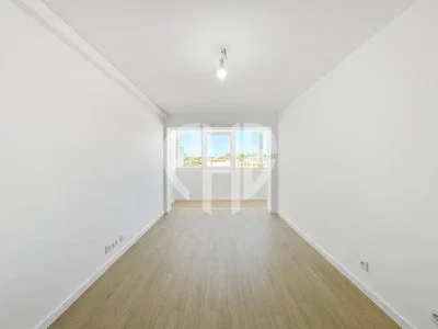 Остало; природно светло, дрвени под