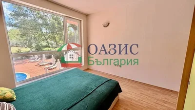 Спаваћа соба; поглед, природно светло, дрвени под