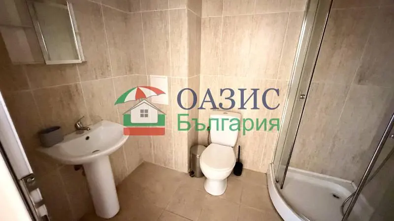 Тоалет; плочице, природно светло