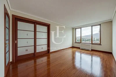Salon; parquet, vue, lumière naturelle