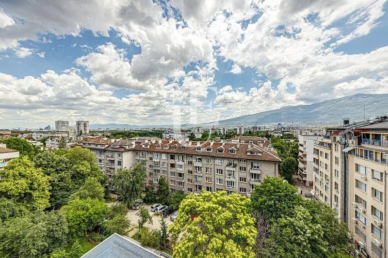 Maison et environs; vue, lumière naturelle