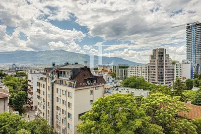 Maison et environs; vue, lumière naturelle