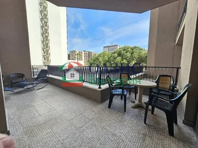 Balkón; dlažba, výhľad