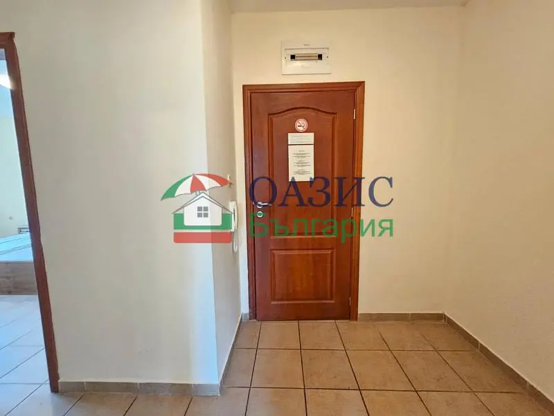 Chamber; tile floor, natural light
