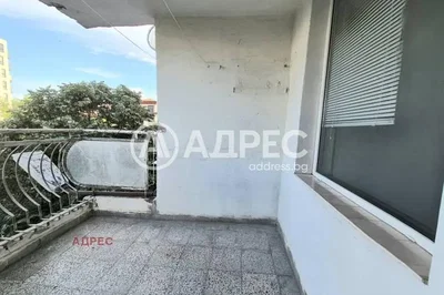 Balcony; tile floor, view, natural light