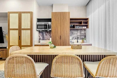 Cucina; elettrodomestici, travi in legno, ristrutturato, luce naturale, stile moderno