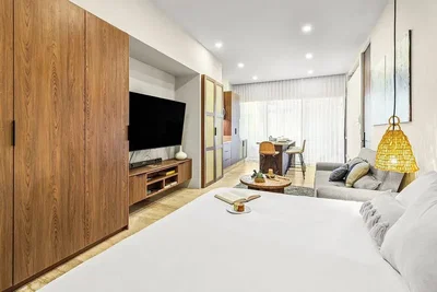 Camera da letto; luce naturale, stile moderno, pavimento in legno