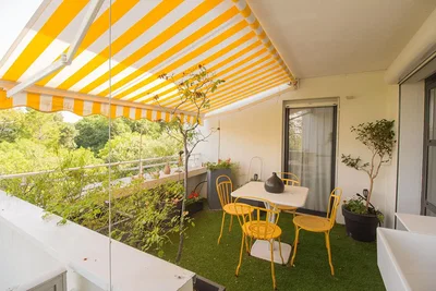 Balkon; doğal ışık, manzara