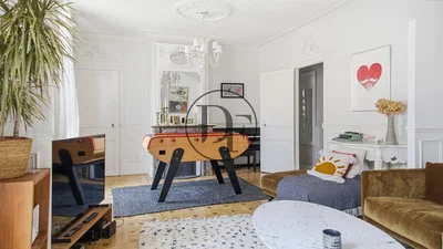 Salon; lumière naturelle, parquet, style moderne
