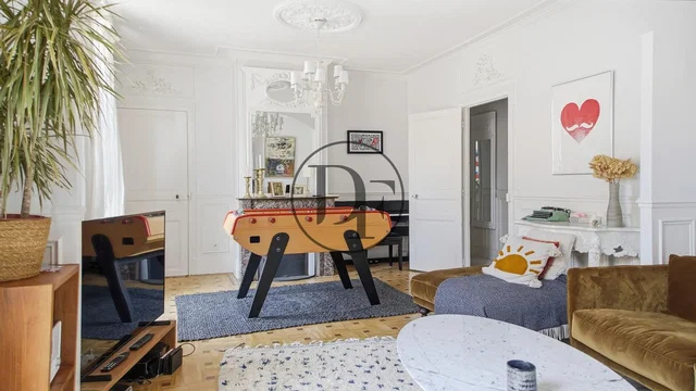 Salon; lumière naturelle, parquet, style moderne