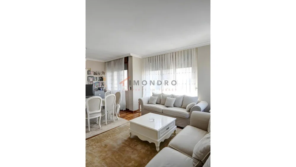 Oturma odası; doğal ışık, modern stil