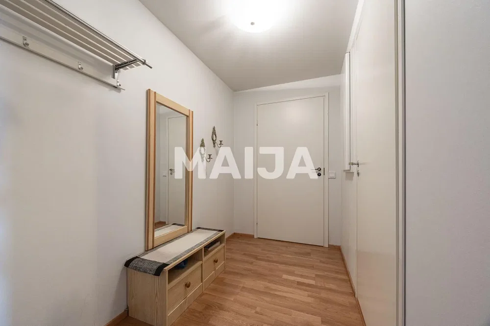 Šatna; dřevěná podlaha, přirozené světlo, po rekonstrukci
