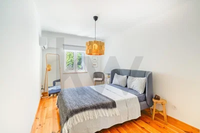 Schlafzimmer; holzboden, tageslicht
