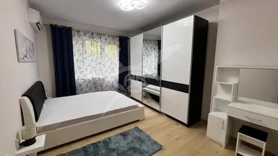 Spavaća soba; drveni pod, prirodno svjetlo