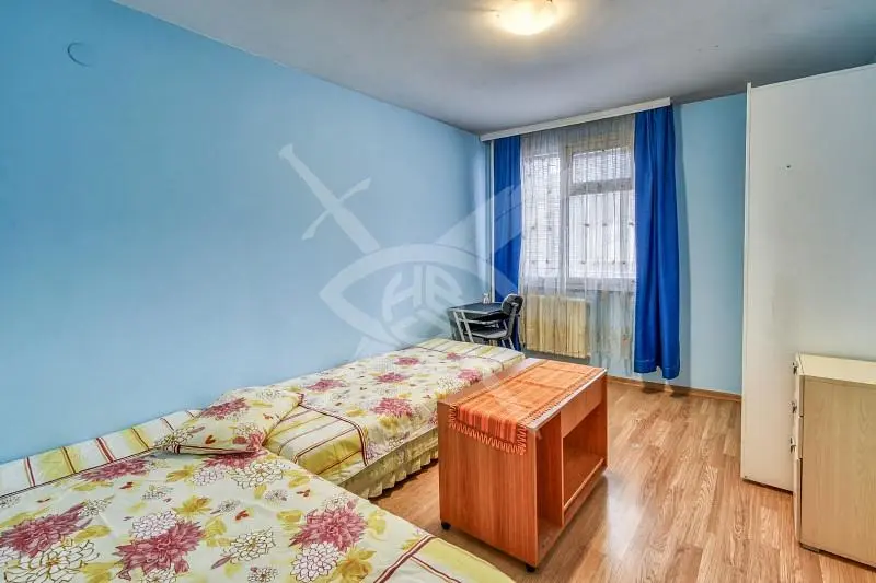 Schlafzimmer; holzboden, tageslicht