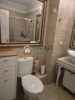 Toilettes; carrelage, rénové, lumière naturelle