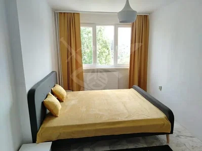 Ložnice; přirozené světlo, dlažba