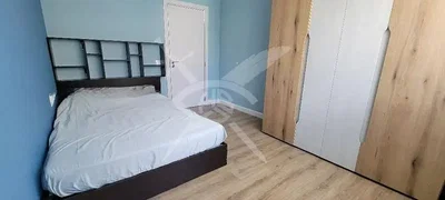 Spavaća soba; drveni pod, prirodno svjetlo