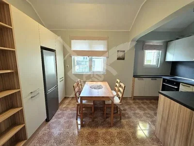 Kuhinja; pločice, prirodno svjetlo