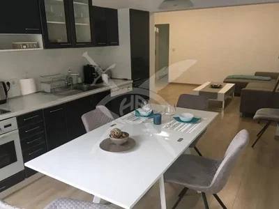 Kuhinja; kuhinjski aparati, pločice