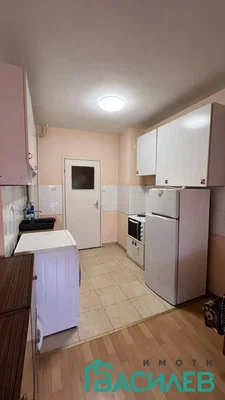 Cucina; pavimento in piastrelle, elettrodomestici