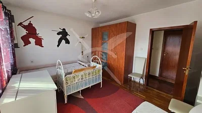 Kinderkamer; houten vloer, natuurlijk licht