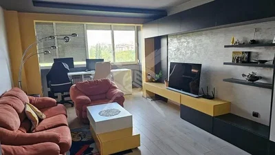 Dnevna soba; moderni stil, drveni pod, prirodno svjetlo